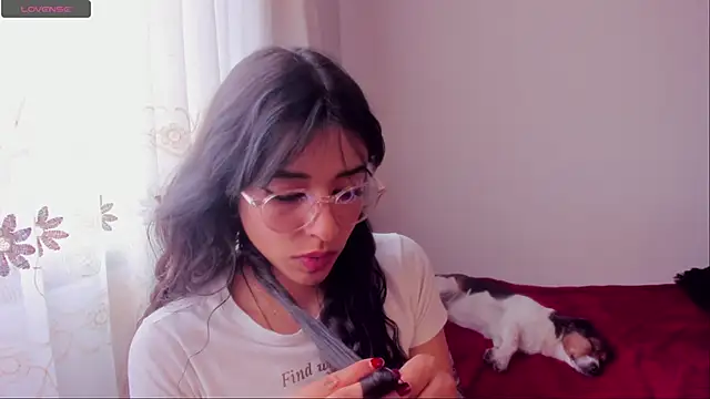 Snapshot of aluna_0310 chatting on 12/16/24, 07:54 aluna 0310 online show from 12/16/24, 07:54