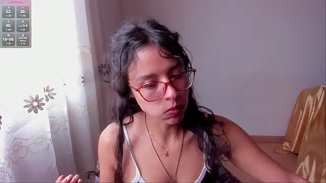 Snapshot of aluna_0310 chatting on 10/12/25, 05:23 aluna 0310 online show from 10/12/25, 05:23