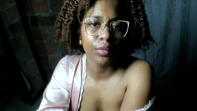 Snapshot of thaimy_ chatting on 06/25/26, 05:12 thaimy online show from 06/25/26, 05:12
