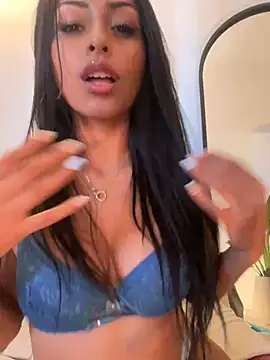 Snapshot of sweetAli_ chatting on 02/01/25, 04:00 sweetAli online show from 02/01/25, 04:00