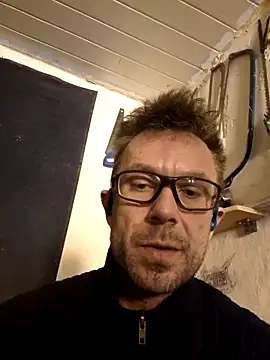 Snapshot of Mick8711 chatting on 11/25/25, 08:03 Mick8711 online show from 11/25/25, 08:03