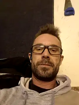 Snapshot of Mick8711 chatting on 12/19/25, 02:57 Mick8711 online show from 12/19/25, 02:57