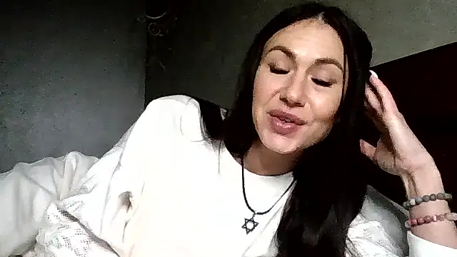 JulianaGold1 online show from 12/19/25, 08:38