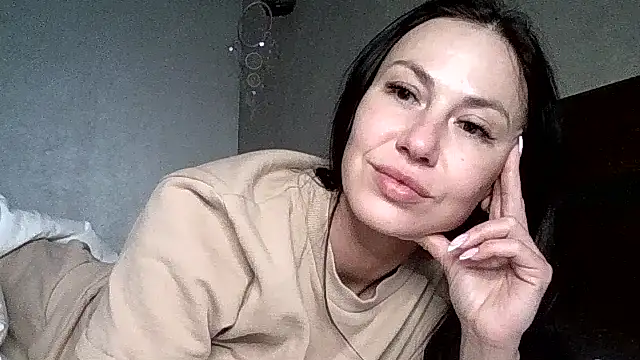JulianaGold1 online show from 04/06/26, 12:06