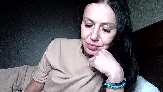 JulianaGold1 online show from 04/15/26, 07:58