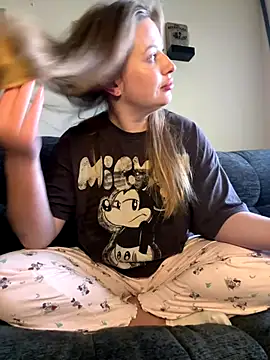 AlisaWhite online show from 12/17/25, 04:24