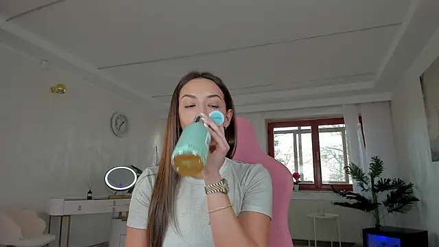 Snapshot of TiffanyHouston_ chatting on 12/14/24, 08:45 TiffanyHouston online show from 12/14/24, 08:45