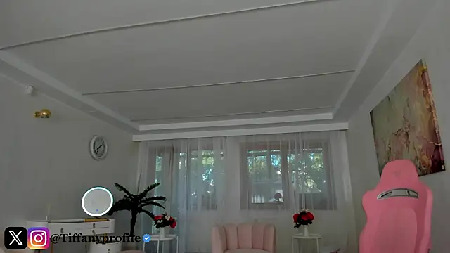 Snapshot of TiffanyHouston_ chatting on 09/18/25, 06:15 TiffanyHouston online show from 09/18/25, 06:15