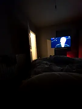 Snapshot of elenaUK chatting on 12/27/24, 01:00 elenaUK online show from 12/27/24, 01:00