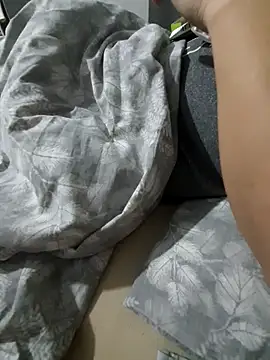 Snapshot of elenaUK chatting on 11/14/25, 07:45 elenaUK online show from 11/14/25, 07:45