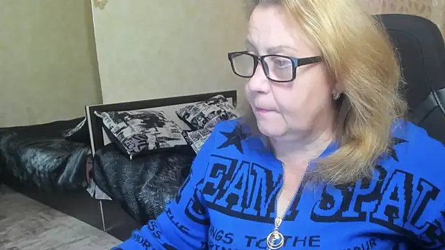 Snapshot of Frau_Marta chatting on 10/18/25, 01:23 Frau Marta online show from 10/18/25, 01:23