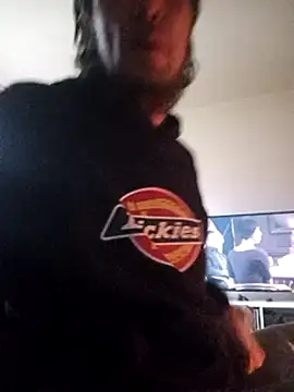 Snapshot of BunnyandClydeDk chatting on 01/01/25, 12:33 BunnyandClydeDk online show from 01/01/25, 12:33