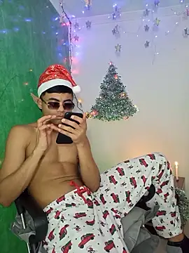 Snapshot of pinedasex777 chatting on 12/20/25, 12:56 pinedasex777 online show from 12/20/25, 12:56