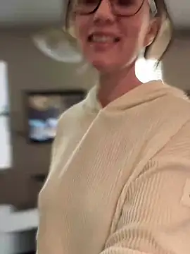 MaiseKnox online show from 12/19/24, 06:45