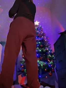 MaiseKnox online show from 12/22/24, 04:28