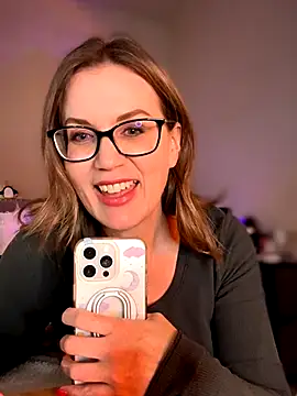 MaiseKnox online show from 12/16/25, 10:04