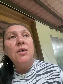 Snapshot of Sunshinee- chatting on 12/28/24, 10:55 Sunshinee- online show from 12/28/24, 10:55