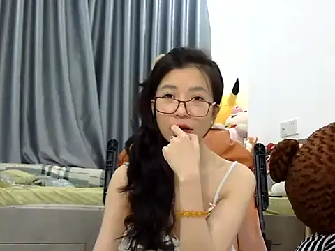 Snapshot of Cute_Ruby01 chatting on 12/19/24, 03:19 Cute Ruby01 online show from 12/19/24, 03:19