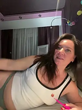 Snapshot of HotMilfMargo chatting on 11/25/25, 09:48 HotMilfMargo online show from 11/25/25, 09:48