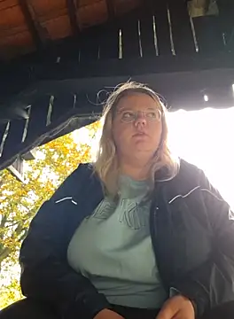 Snapshot of Fiona0705 chatting on 09/27/25, 09:14 Fiona0705 online show from 09/27/25, 09:14