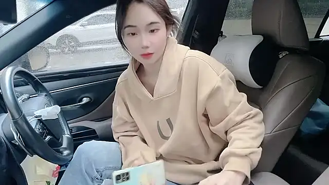 Snapshot of orla2021 chatting on 11/06/25, 12:22 orla2021 online show from 11/06/25, 12:22