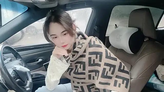 Snapshot of orla2021 chatting on 11/09/25, 12:31 orla2021 online show from 11/09/25, 12:31