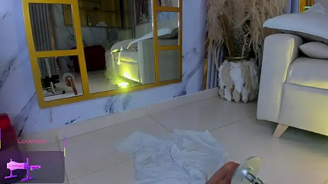 Snapshot of erotik_lady chatting on 02/12/25, 04:01 erotik lady online show from 02/12/25, 04:01