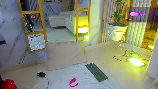 Snapshot of erotik_lady chatting on 02/24/25, 10:14 erotik lady online show from 02/24/25, 10:14