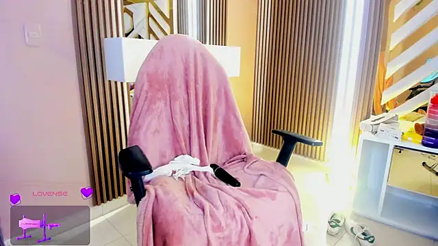 Snapshot of erotik_lady chatting on 03/15/25, 07:59 erotik lady online show from 03/15/25, 07:59