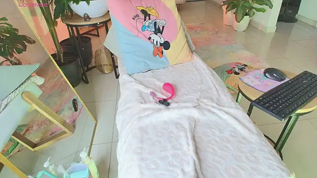 Snapshot of erotik_lady chatting on 09/18/25, 04:36 erotik lady online show from 09/18/25, 04:36