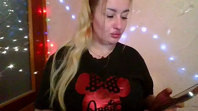 Snapshot of Mandy_Belcher chatting on 10/12/25, 02:05 Mandy Belcher online show from 10/12/25, 02:05