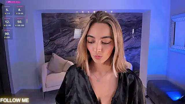 Snapshot of MelissaMoore_ chatting on 11/07/25, 02:33 MelissaMoore online show from 11/07/25, 02:33