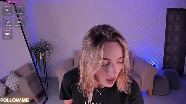 Snapshot of MelissaMoore_ chatting on 11/11/25, 02:44 MelissaMoore online show from 11/11/25, 02:44