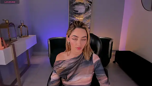 Snapshot of MelissaMoore_ chatting on 12/15/25, 02:38 MelissaMoore online show from 12/15/25, 02:38