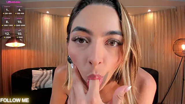 Snapshot of MelissaMoore_ chatting on 04/30/26, 10:10 MelissaMoore online show from 04/30/26, 10:10