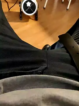 Snapshot of papiculo86 chatting on 12/22/24, 12:28 papiculo86 online show from 12/22/24, 12:28