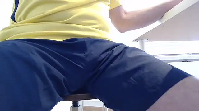 Snapshot of papiculo86 chatting on 03/05/25, 04:02 papiculo86 online show from 03/05/25, 04:02