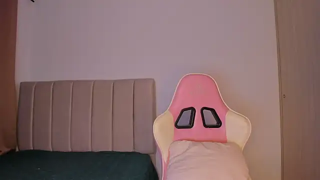 isa bunny online show from 04/17/26, 04:48