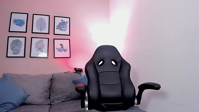 Snapshot of Sabrina_Sabrock_ chatting on 10/31/25, 05:41 Sabrina Sabrock online show from 10/31/25, 05:41