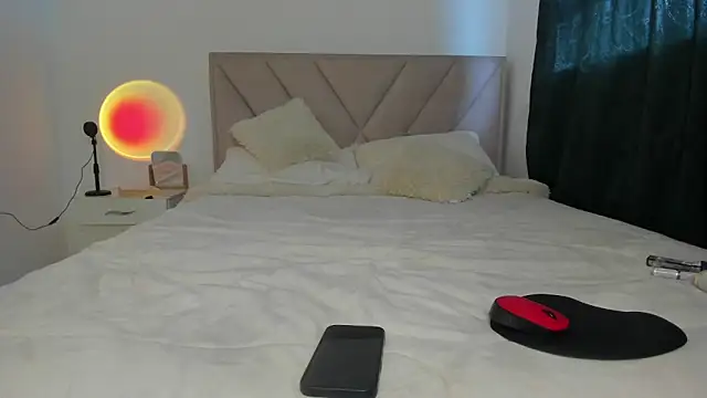 Dephne   online show from 09/29/25, 08:02