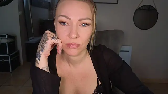 Sacha-xx online show from 02/19/26, 08:43