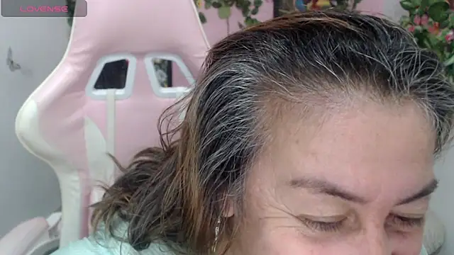 Snapshot of stepmother_105 chatting on 12/05/25, 06:15 stepmother 105 online show from 12/05/25, 06:15