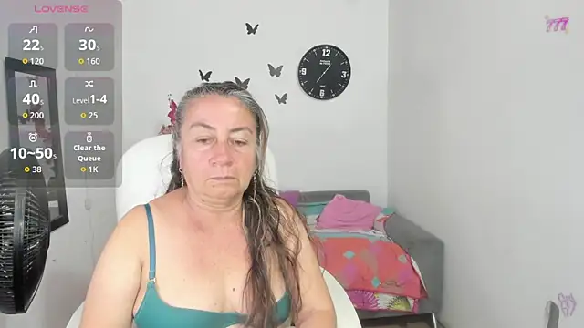 Snapshot of stepmother_105 chatting on 05/28/26, 06:27 stepmother 105 online show from 05/28/26, 06:27