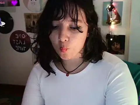 soynanabela28 online show from 03/03/25, 10:42