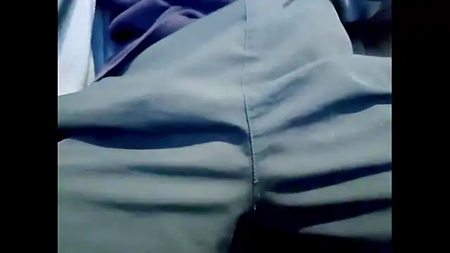 Snapshot of hairyuncut00 chatting on 09/15/25, 10:21 hairyuncut00 online show from 09/15/25, 10:21