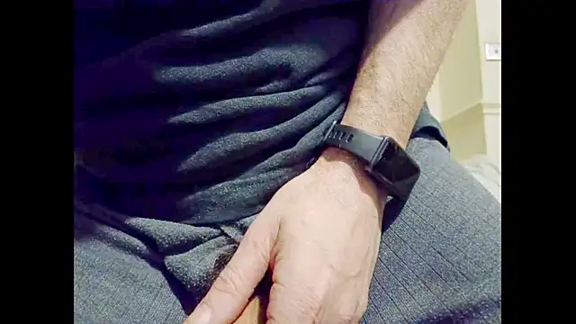 Snapshot of hairyuncut00 chatting on 11/24/25, 07:35 hairyuncut00 online show from 11/24/25, 07:35