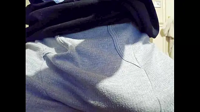 Snapshot of hairyuncut00 chatting on 12/04/25, 05:21 hairyuncut00 online show from 12/04/25, 05:21