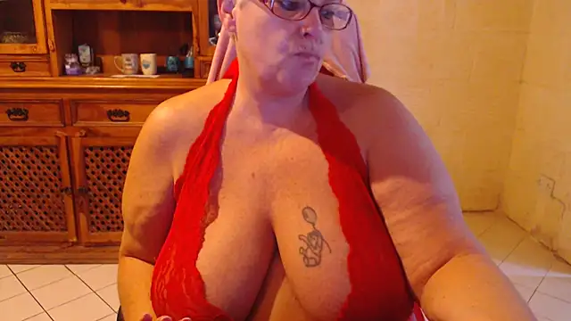 MISS LINDAH online show from 10/01/25, 05:13