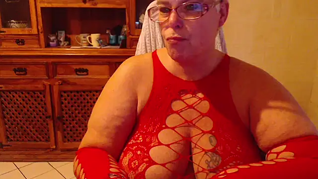 MISS LINDAH online show from 02/04/26, 06:41