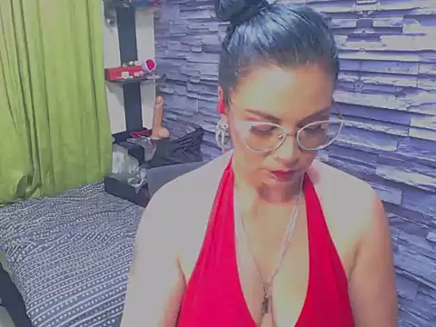 Snapshot of Cruela_deviil chatting on 03/05/25, 08:21 Cruela deviil online show from 03/05/25, 08:21